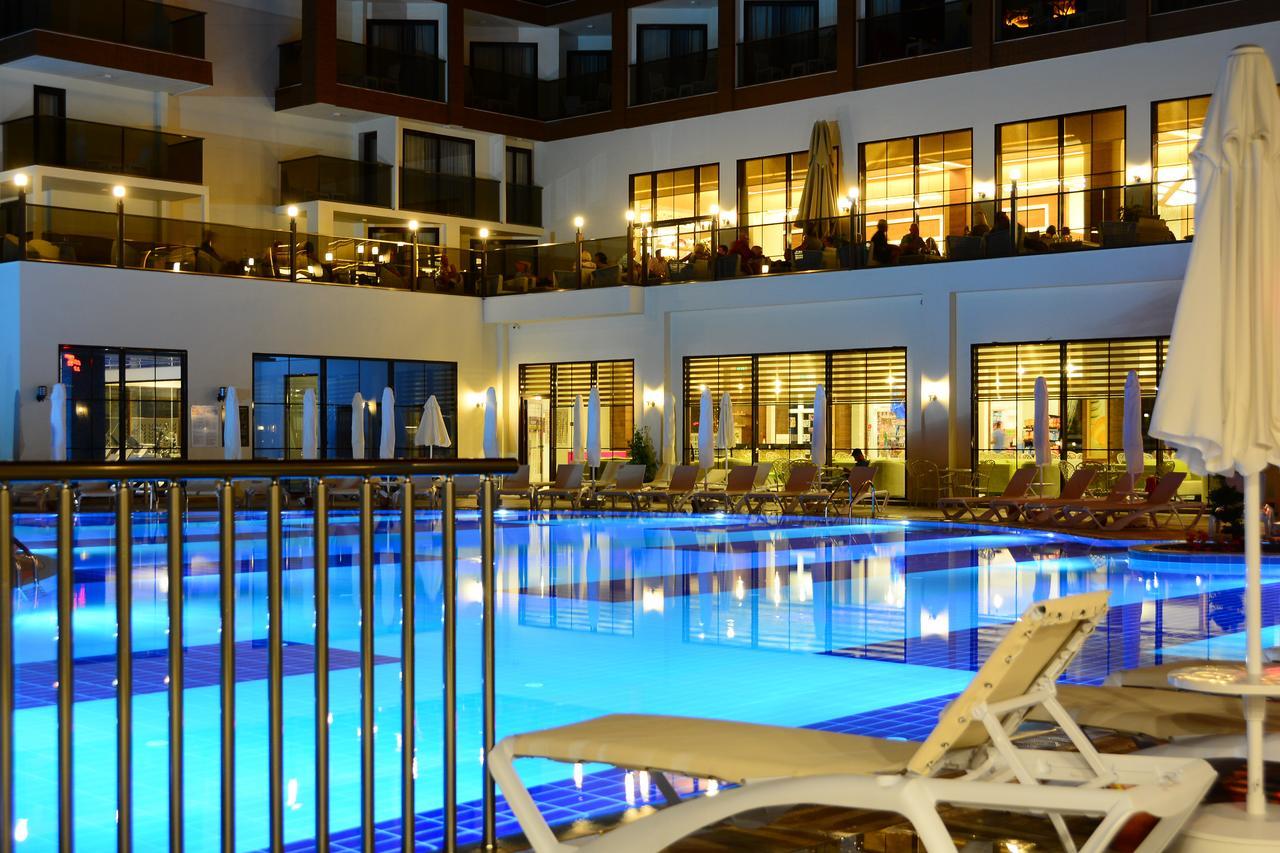 Glamour Resort & Spa Side Exterior photo