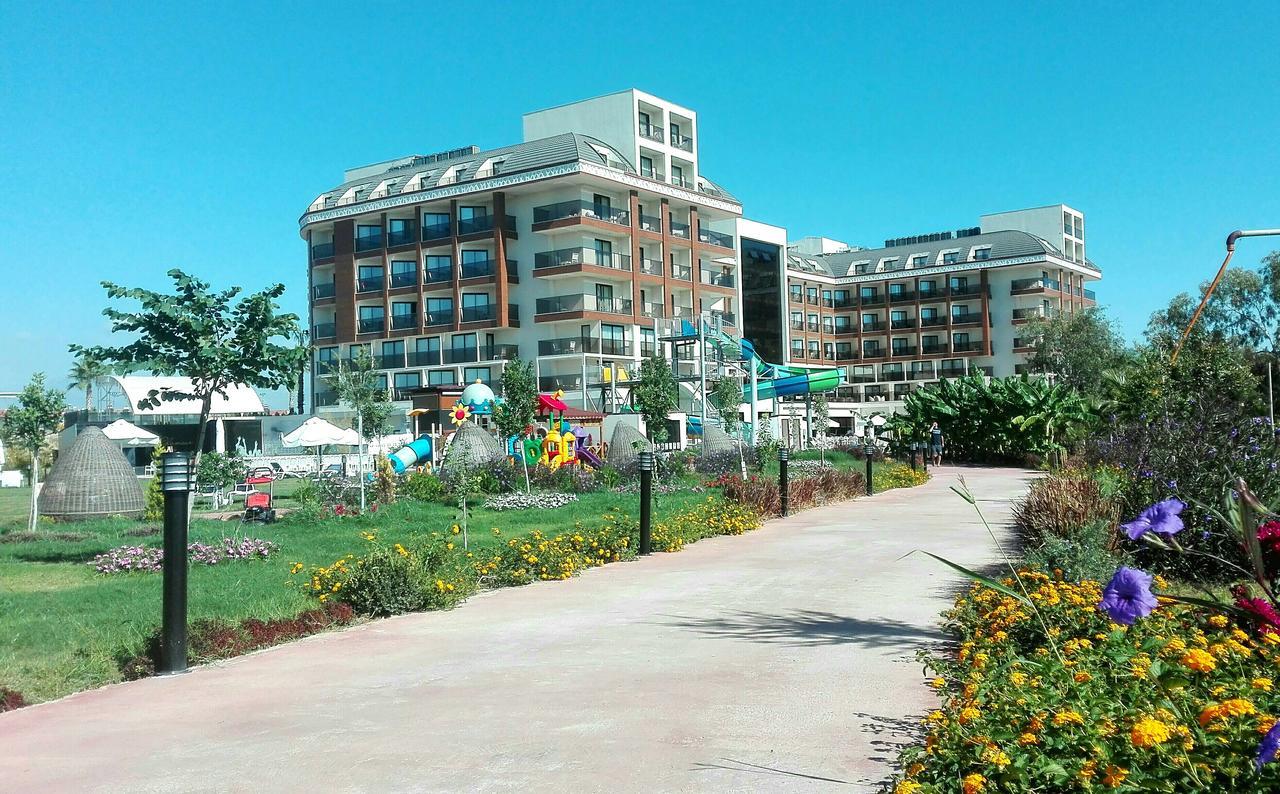 Glamour Resort & Spa Side Exterior photo